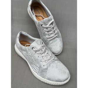 Clarks Caroline Ella Laser Cut Leather Ultimate Comfort Sneakers Shoes Women's 9